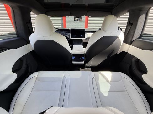 Used 2022 Tesla Model S Plaid image 16