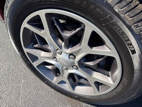 Used 2018 Jeep Grand Cherokee Limited image 9