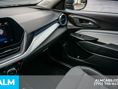 Used 2025 Chevrolet Trax LT w/ LT Convenience Package FWD image 45