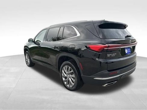 Used 2025 Buick Enclave Preferred AWD/4WD image 4