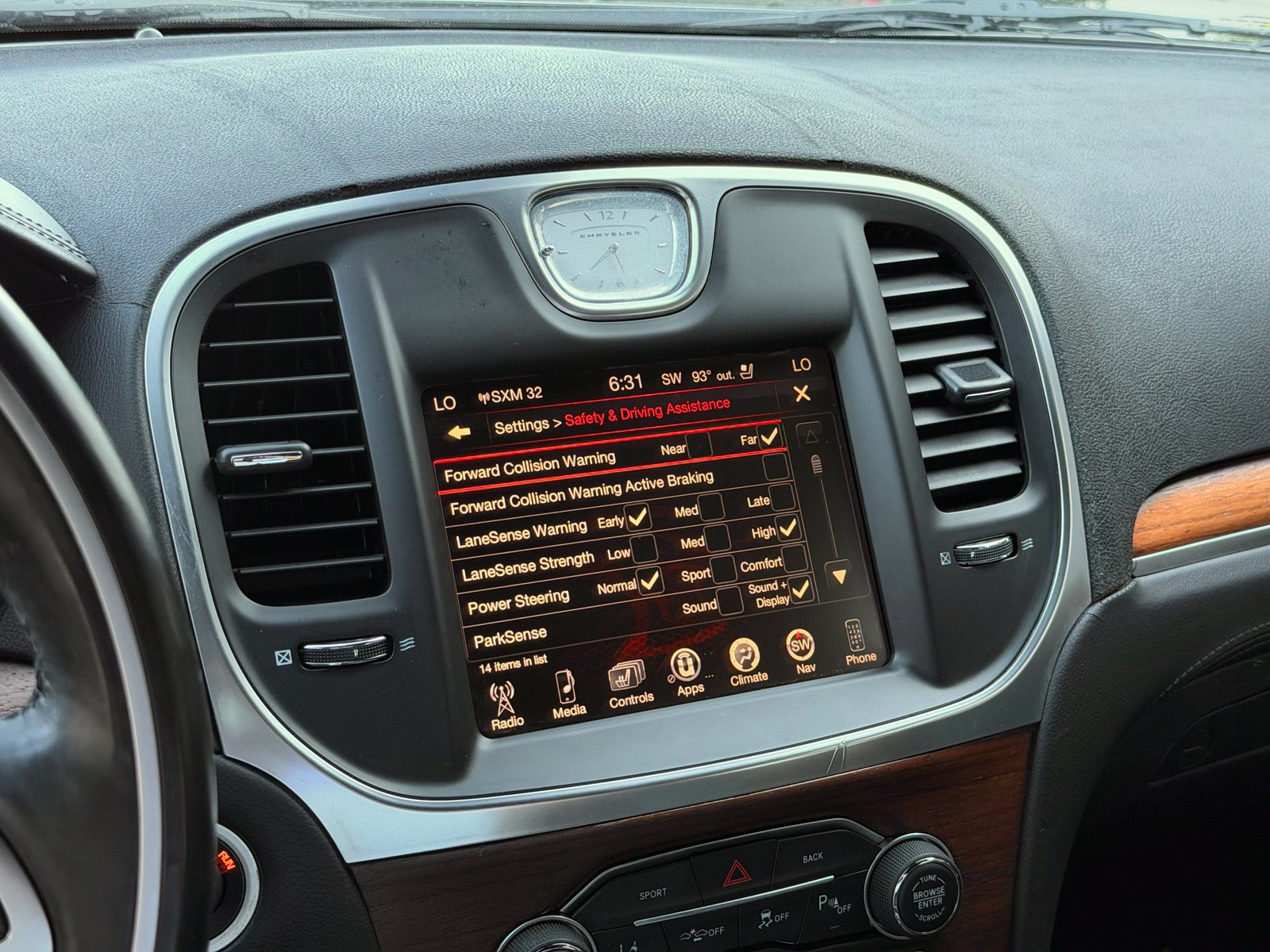 Used 2015 Chrysler 300 C Platinum w/ Harman/Kardon Audio Group RWD image 36