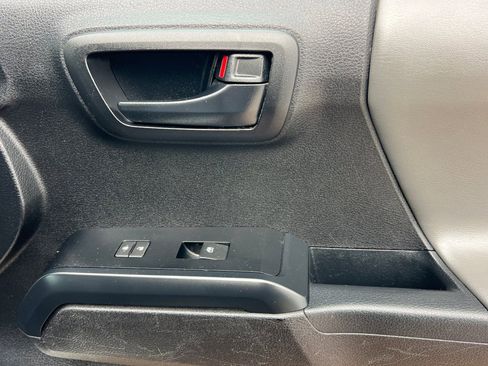 Certified 2022 Toyota Tacoma SR image 18