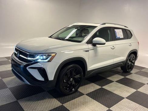 Certified 2024 Volkswagen Taos SEL AWD/4WD image 3