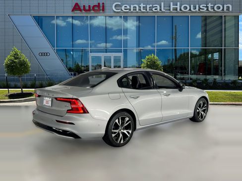 Used 2024 Volvo S60 B5 Plus image 9