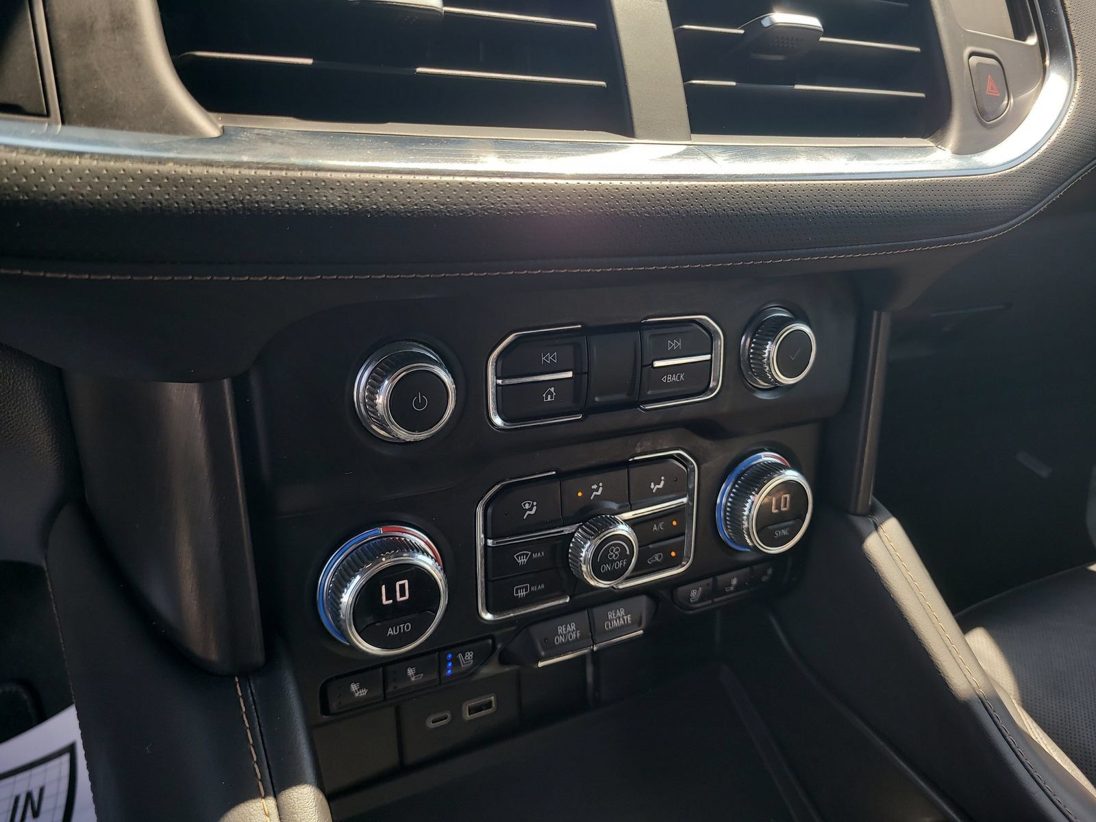 Used 2023 GMC Yukon XL AT4 AWD/4WD image 19