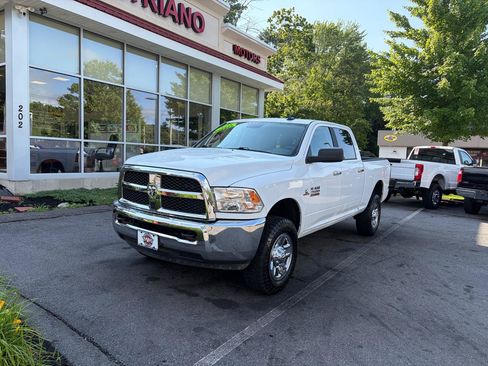 Used 2018 RAM 2500 SLT AWD/4WD image 2