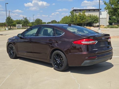 Used 2019 Ford Fusion SE w/ Equipment Group 151A FWD image 4