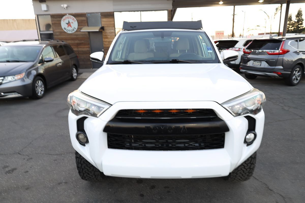 Used 2018 Toyota 4Runner SR5 AWD/4WD image 3