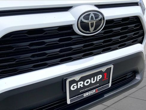 Used 2025 Toyota RAV4 XLE FWD image 29