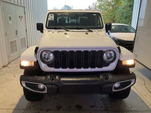 Used 2024 Jeep Gladiator Sport image 24