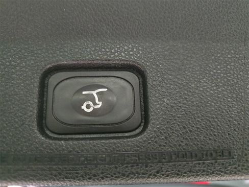 Used 2018 Ford Explorer Platinum image 16