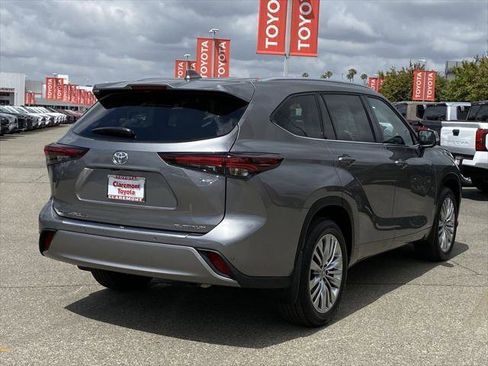 Certified 2026 Toyota Highlander Platinum AWD/4WD image 42