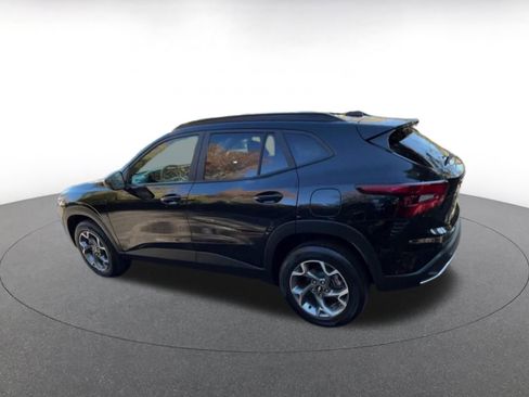 Used 2025 Chevrolet Trax LT image 10