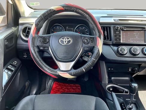 Used 2017 Toyota RAV4 LE FWD image 5
