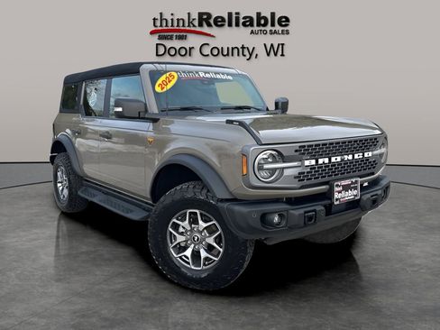 Used 2025 Ford Bronco Badlands image 8