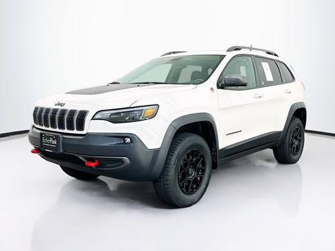 Used 2019 Jeep Cherokee Trailhawk AWD/4WD image 3