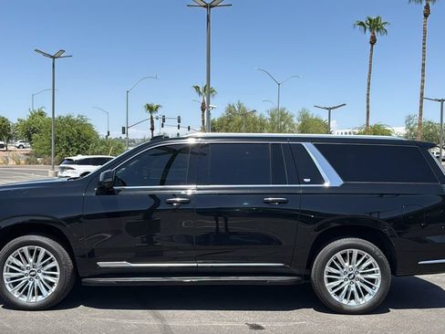 Used 2025 Cadillac Escalade ESV Premium Luxury w/ LPO, Floor Liner Package AWD/4WD image 4