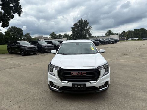 Used 2024 GMC Terrain SLE AWD/4WD image 17