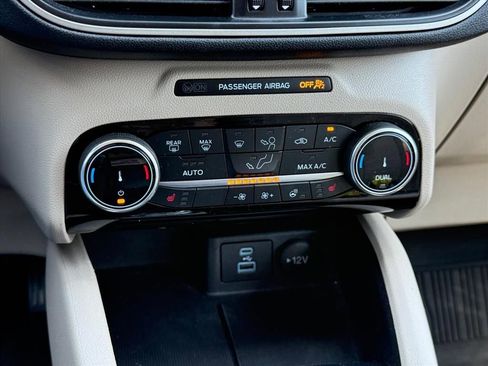 Used 2022 Ford Escape SE w/ Cold Weather Package FWD image 19