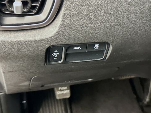 Used 2023 Kia Sorento LX image 17