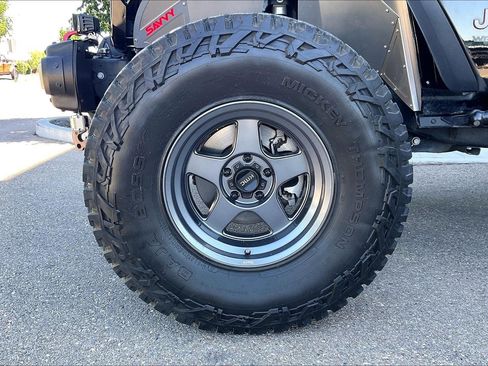Used 2018 Jeep Wrangler Rubicon AWD/4WD image 23