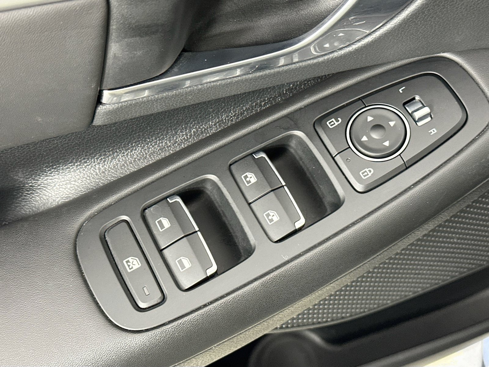 Used 2023 Hyundai Sonata SEL w/ Convenience Package FWD image 18