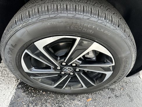 Used 2025 Buick Enclave Sport Touring w/ Super Cruise Package image 6