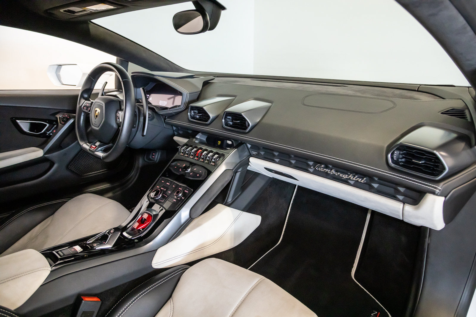 Used 2015 Lamborghini Huracan LP 610-4 AWD/4WD image 36