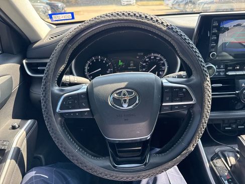 Used 2020 Toyota Highlander XLE image 12