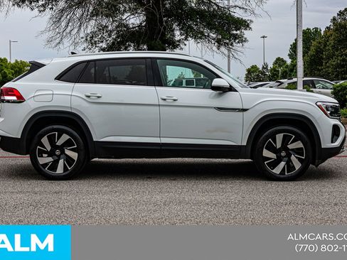 Used 2024 Volkswagen Atlas Cross Sport SE FWD image 11