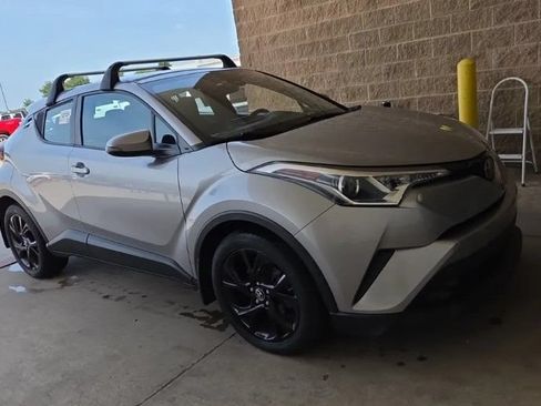 Used 2018 Toyota C-HR XLE FWD image 6