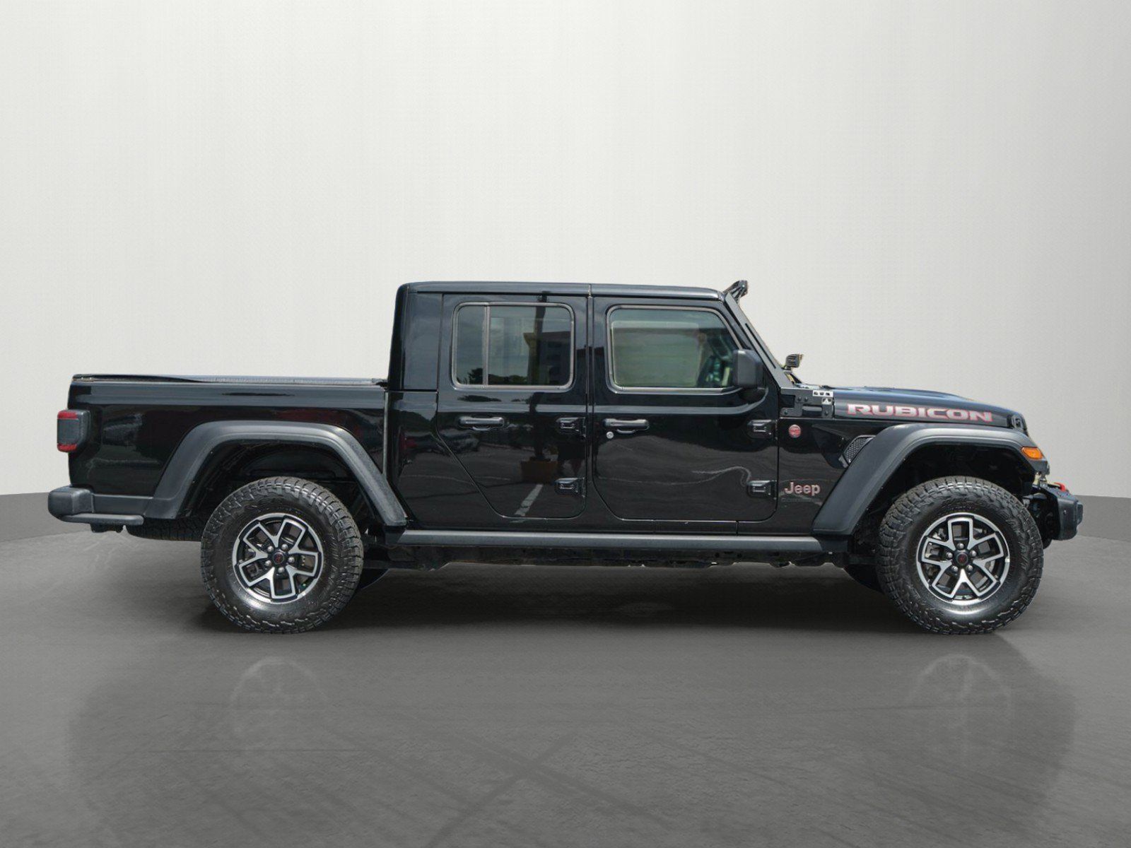 Used 2025 Jeep Gladiator Rubicon w/ Technology Group AWD/4WD image 8
