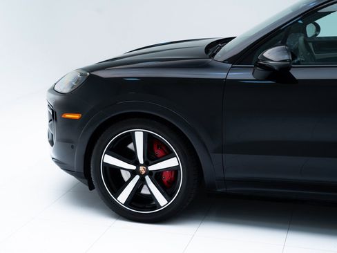 Certified 2024 Porsche Cayenne S AWD/4WD image 11