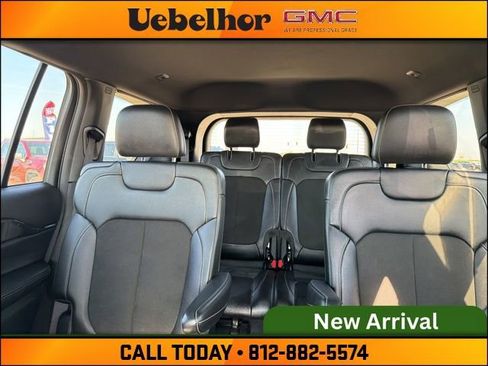 Used 2023 Jeep Grand Cherokee L Laredo image 25