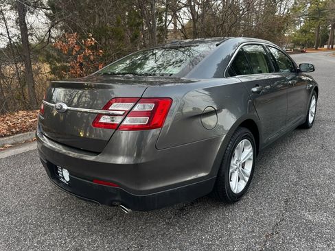 Used 2017 Ford Taurus SE image 5