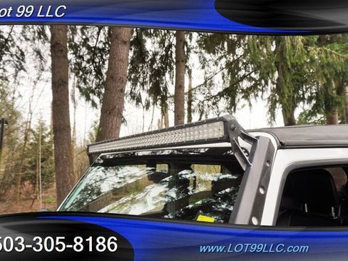 Used 2018 Jeep Wrangler Unlimited Sahara AWD/4WD image 31