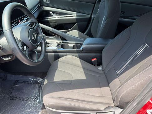 Used 2025 Hyundai Elantra SEL FWD image 5