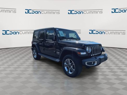 Used 2019 Jeep Wrangler Unlimited Sahara AWD/4WD image 3