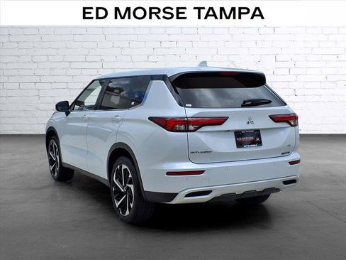 Used 2022 Mitsubishi Outlander SE FWD image 3