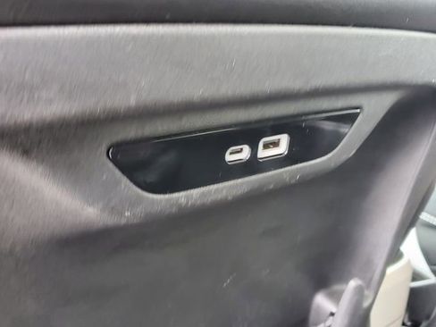 Certified 2024 Chrysler Pacifica Touring-L image 25