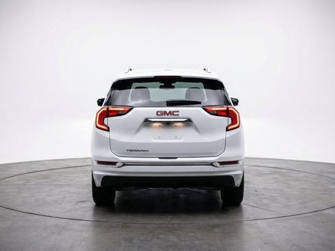 Used 2024 GMC Terrain SLE FWD image 7