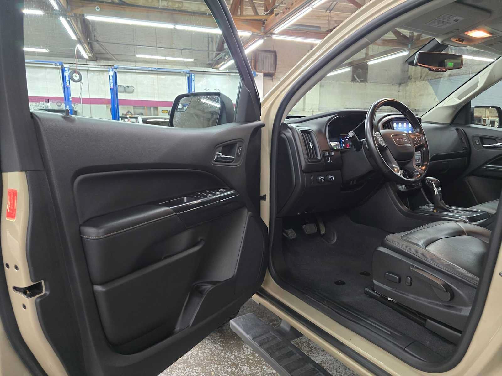 Used 2022 GMC Canyon AT4 w/ Trailering Package AWD/4WD image 18