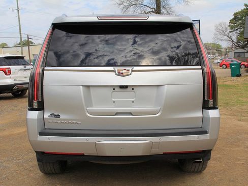 Used 2017 Cadillac Escalade Luxury image 6
