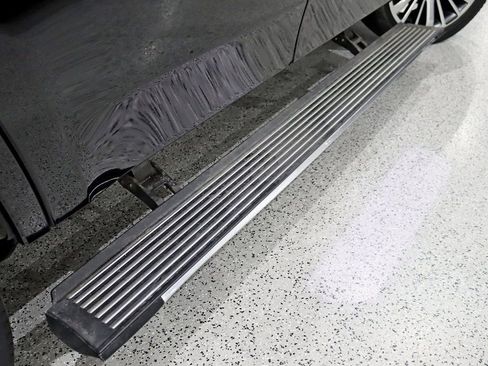 Used 2024 Jeep Grand Wagoneer Series III image 13