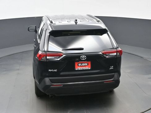 Used 2021 Toyota RAV4 LE AWD/4WD image 37