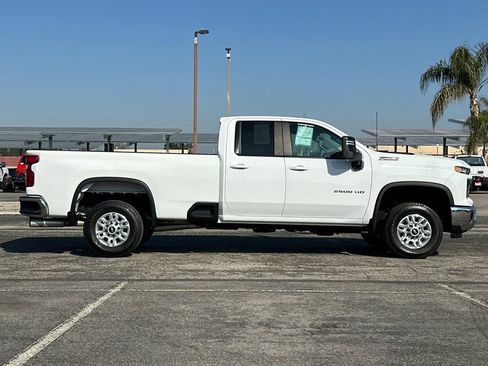 Used 2024 Chevrolet Silverado 2500 LT w/ Convenience Package AWD/4WD image 2