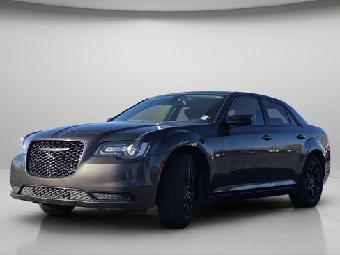 Used 2020 Chrysler 300 Touring w/ Sport Appearance Package AWD/4WD image 19