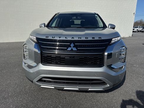 Used 2024 Mitsubishi Outlander SE Black Edition image 2