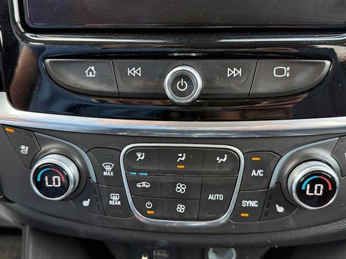 Used 2020 Chevrolet Traverse Premier AWD/4WD image 24