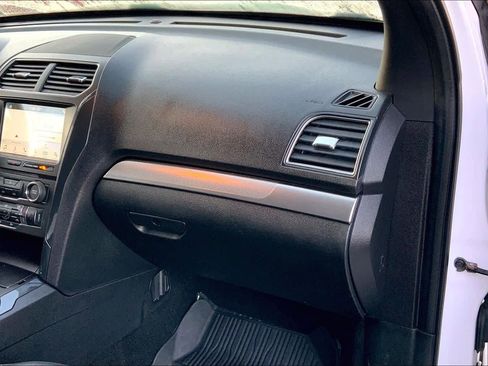 Used 2018 Ford Explorer XLT w/ Equipment Group 202A image 17